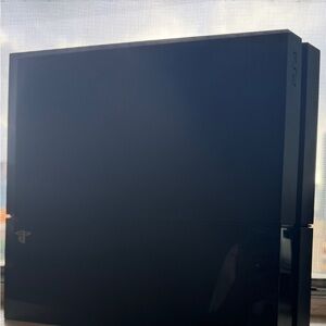 PS4 500Gb | No Wires or Controllers | Shiny Black